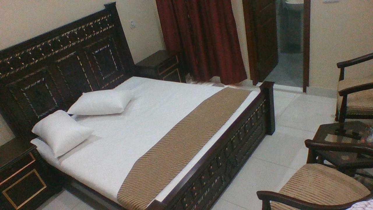 Red Roof Hotel Sahiwal Kültér fotó